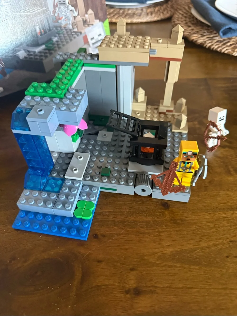 LEGO 21189 Minecraft The Skeleton Dungeon Kids Toy - Green/Grey